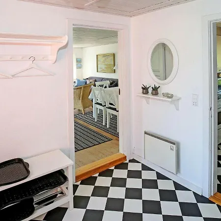 5 Person Holiday In R M